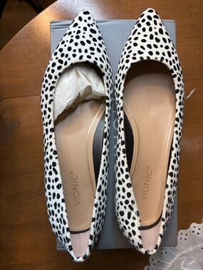 Vionic Black and White Dalmatian Print Pointed Toe Flats